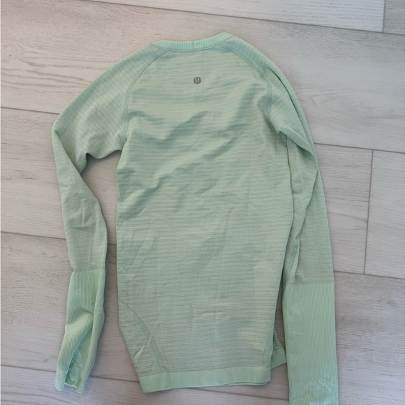 Swiftly Tech Long Sleeve Crew Long Sleeve T-Shirt Lululemon size 4 - Picture 4 of 5